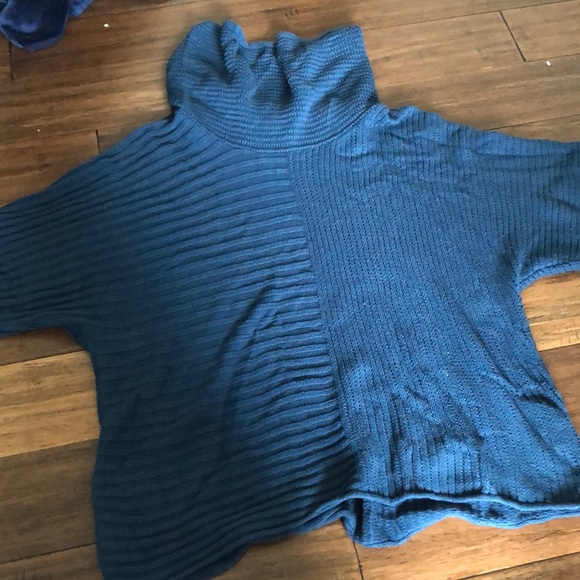 Blue sweater - Picture 2 of 3